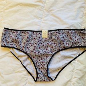 NWT Deesse WHT/BLK Low Rise 4X   *P1000